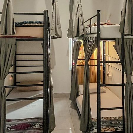 Oke Baik Hostel Yogyakarta Exteriör bild