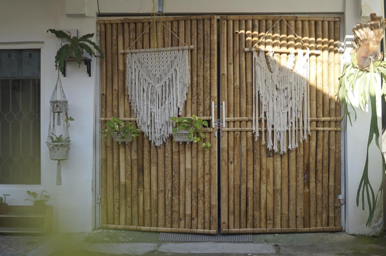 Oke Baik Hostel Yogyakarta Exteriör bild