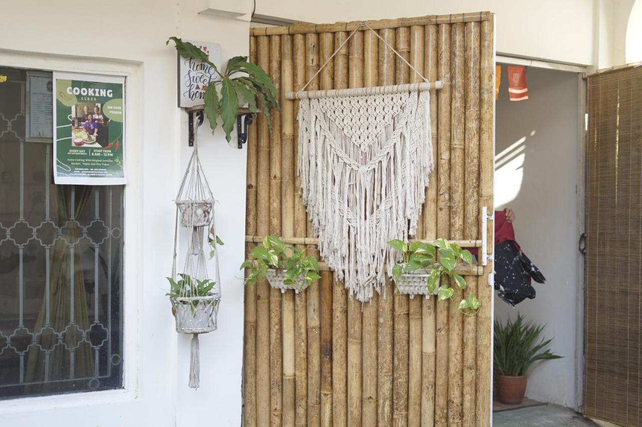 Oke Baik Hostel Yogyakarta Exteriör bild