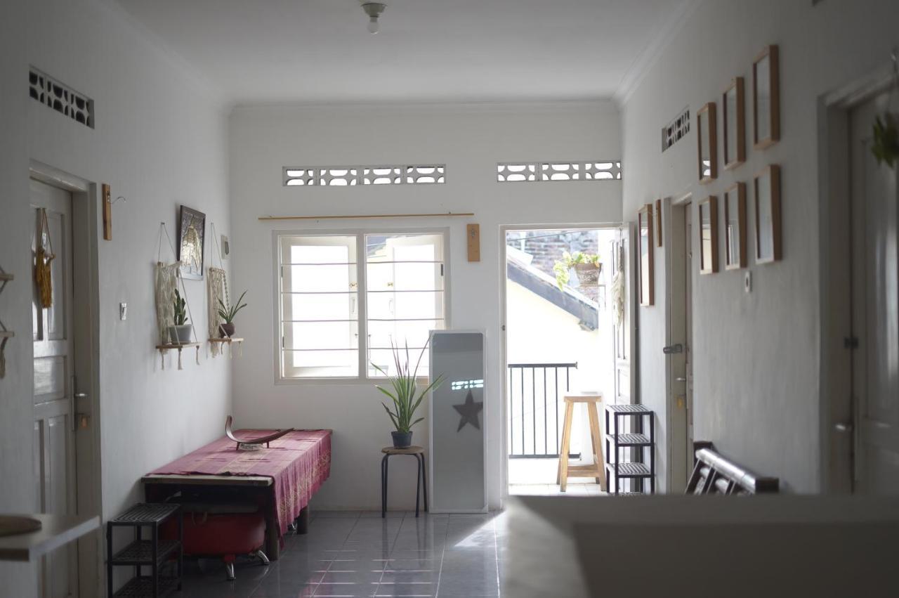 Oke Baik Hostel Yogyakarta Exteriör bild
