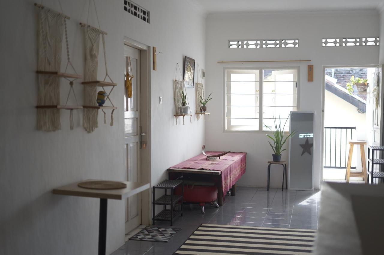 Oke Baik Hostel Yogyakarta Exteriör bild