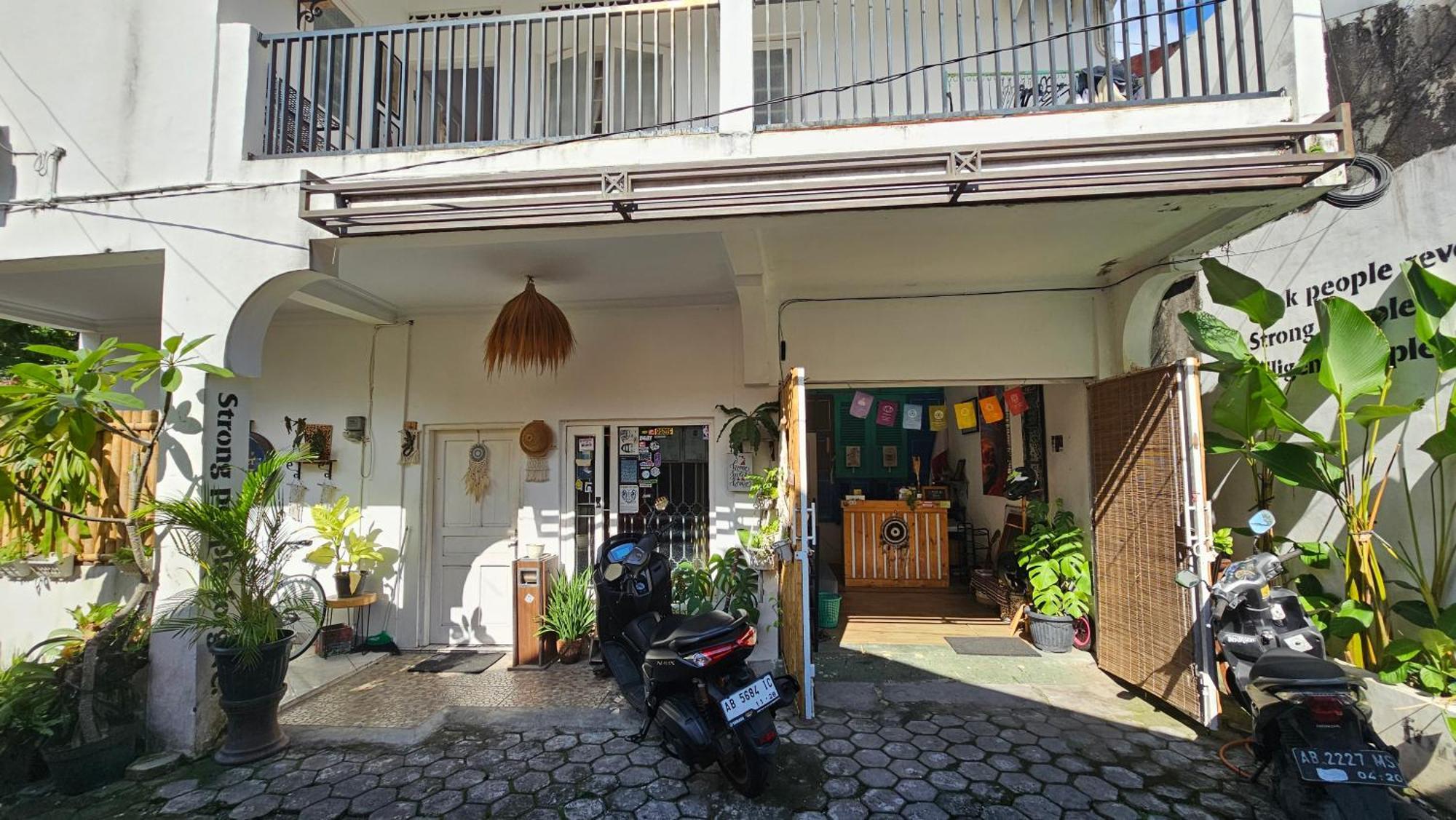 Oke Baik Hostel Yogyakarta Exteriör bild