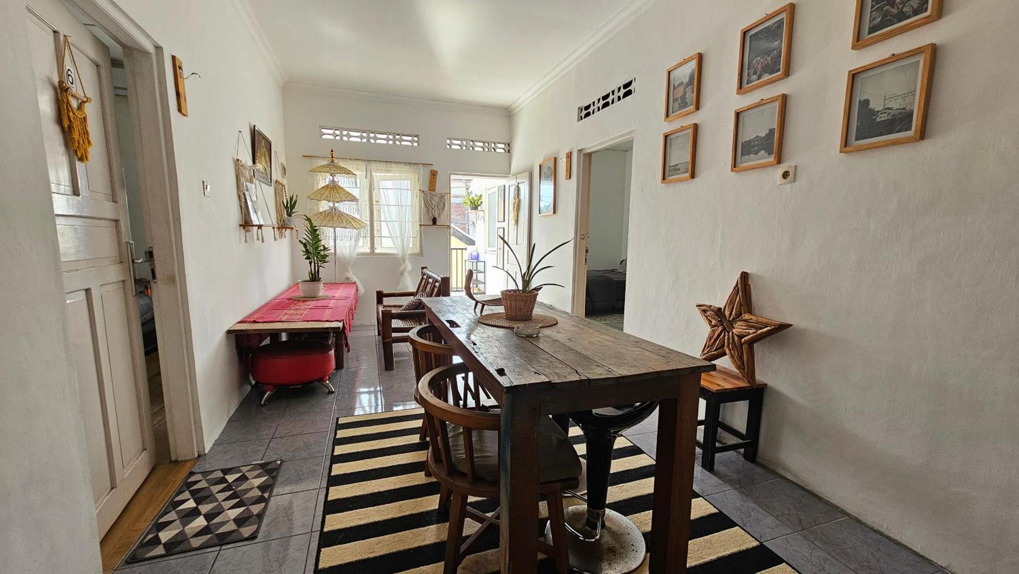 Oke Baik Hostel Yogyakarta Exteriör bild
