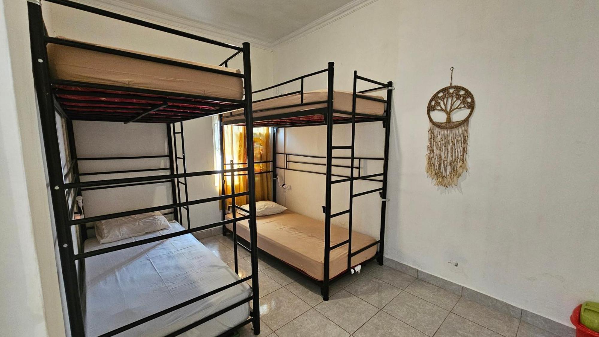 Oke Baik Hostel Yogyakarta Exteriör bild