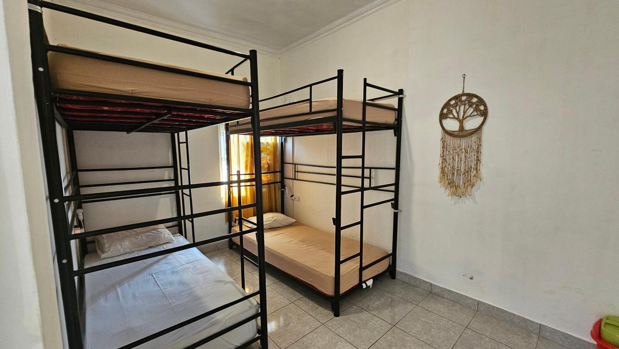 Oke Baik Hostel Yogyakarta Exteriör bild