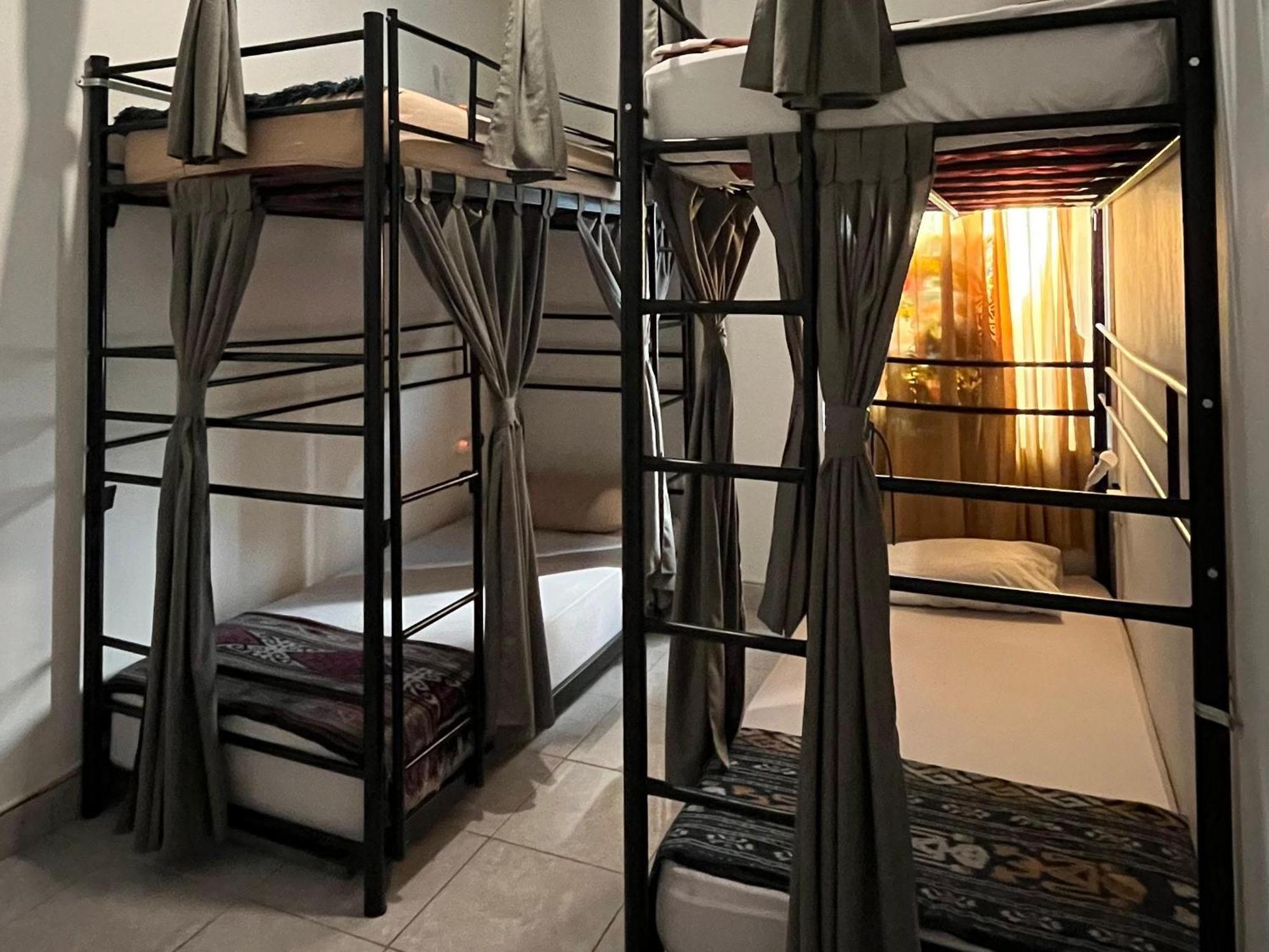 Oke Baik Hostel Yogyakarta Exteriör bild